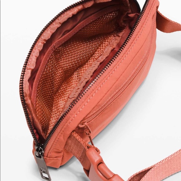 Lululemon small bag - Picture 2 of 3